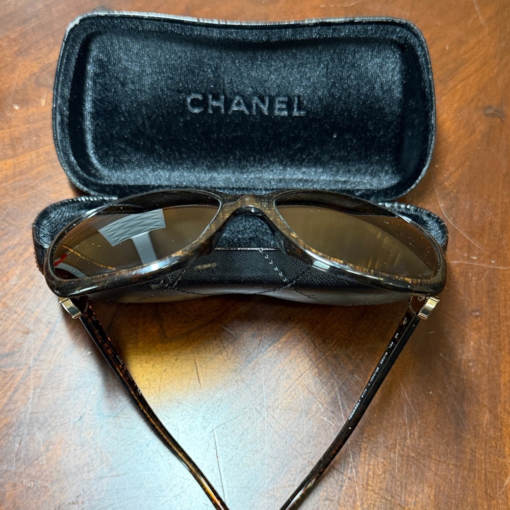 CHANEL Tortoise Shell Sunglasses with Black Case